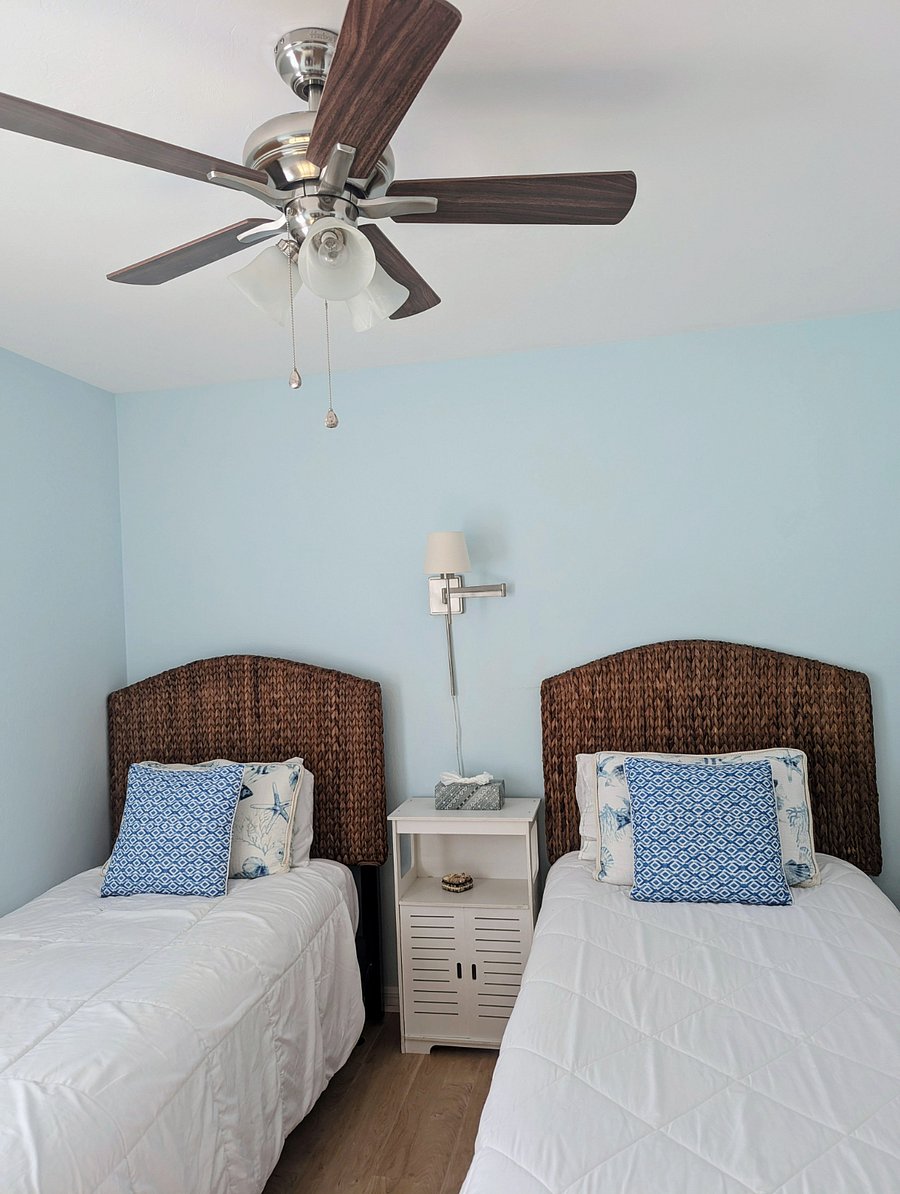 third bedroom, twin beds, ceiling fans, smart TV, nightstand