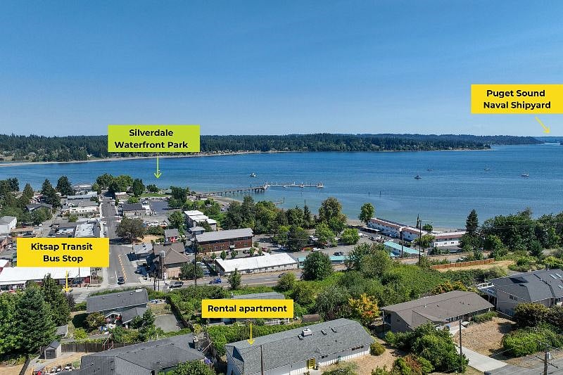 Centrally located, minutes from St. Michael's Medical Center, the Silverdale Waterfront Park, PSNS and the highway