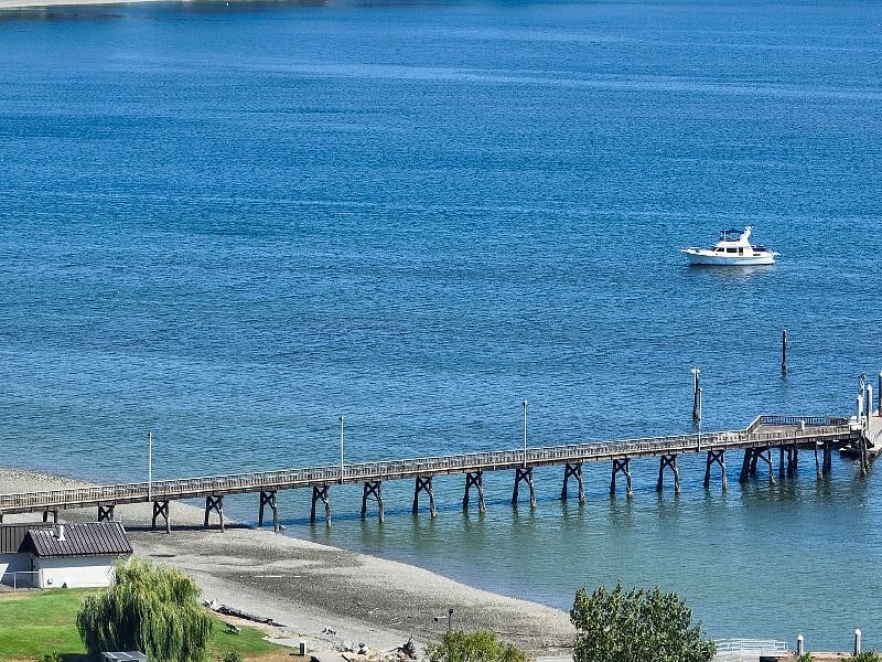 Dyes Inlet is accessible from the Silverdale Waterfront Park, a 4 minute walk from the apartment