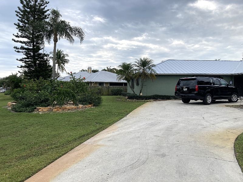 Main driveway and entrance.