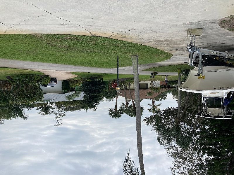 U shaped driveway.