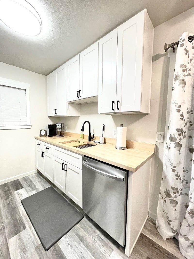 You have a beautiful kitchen wit all stainless steel appliances, touchless faucet, sink with integrated cutting board and drying wrack, and dishwasher.