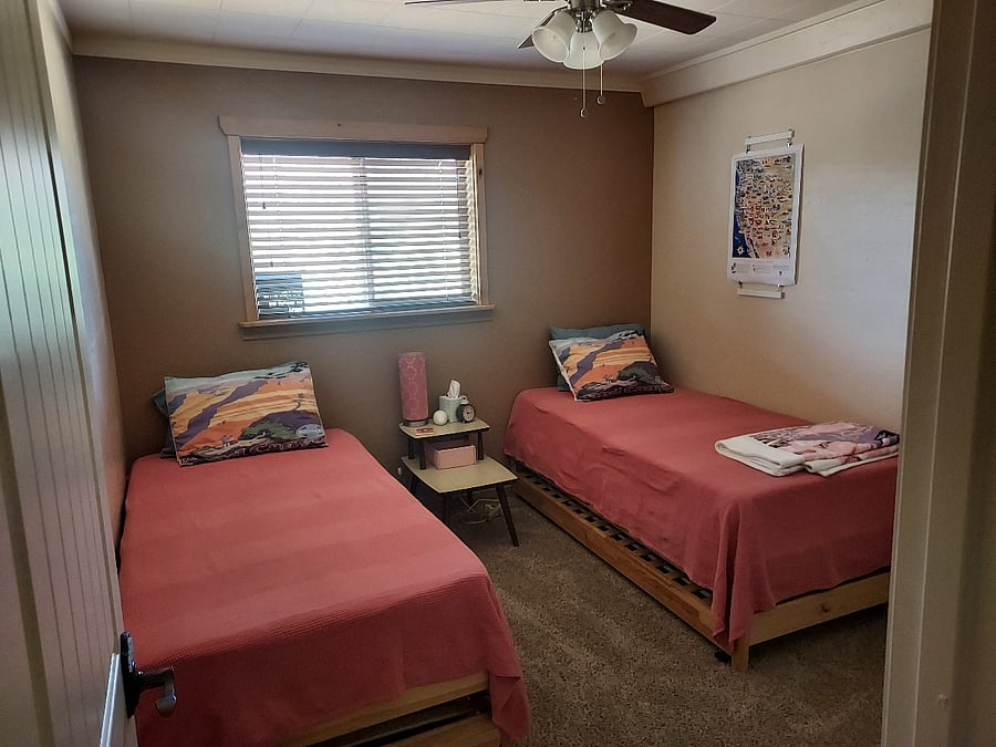 Bedroom 2
2 x twin beds
