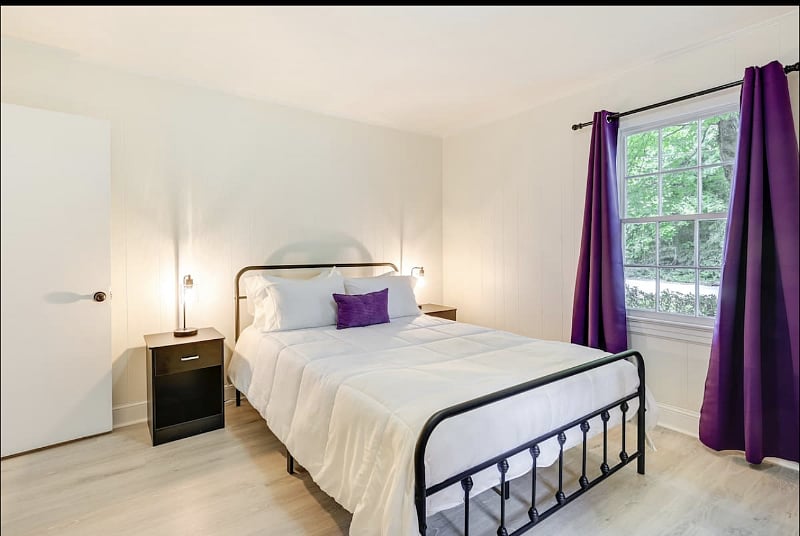 With touches of purple throughout, bedside lamps and the soft sheets invite you in to give you that much needed deep rest.