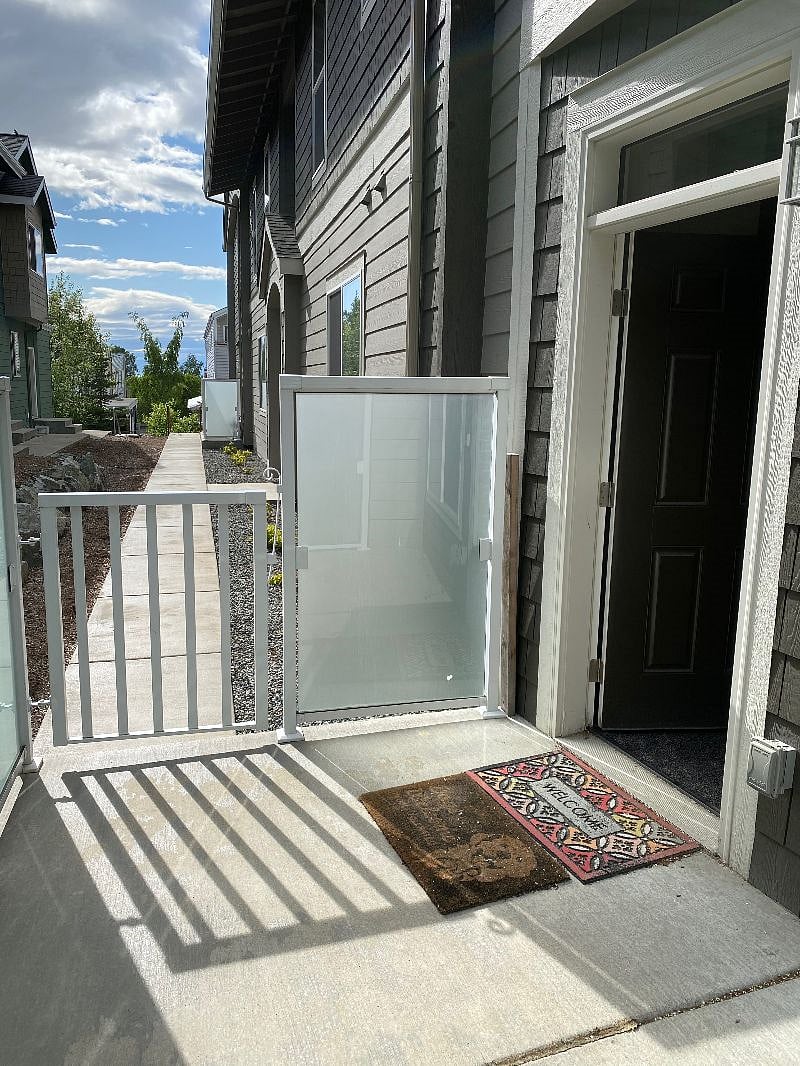 Walkway/patio to front door