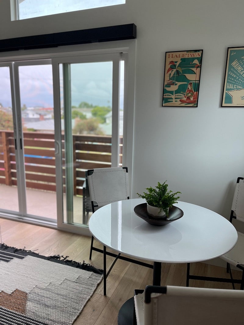Dining space with 3 chairs