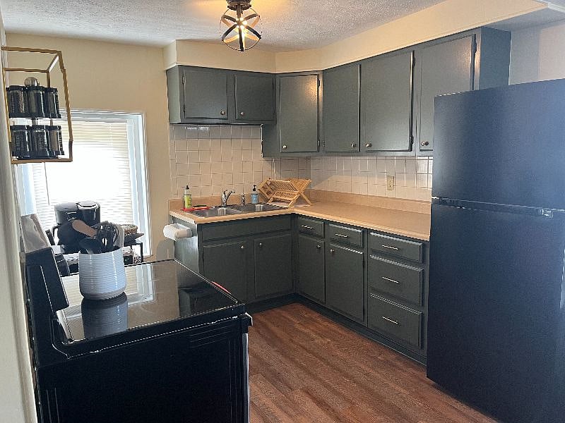 Full kitchen