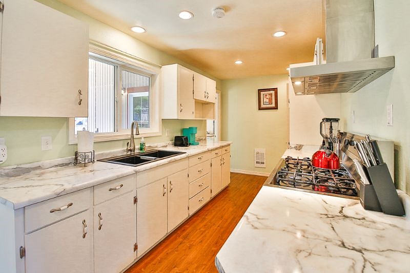 If you like to cook, fully stocked kitchen with all appliances!