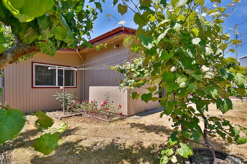 Fully-enclosed private backyard.  If you have pets, they will love it!