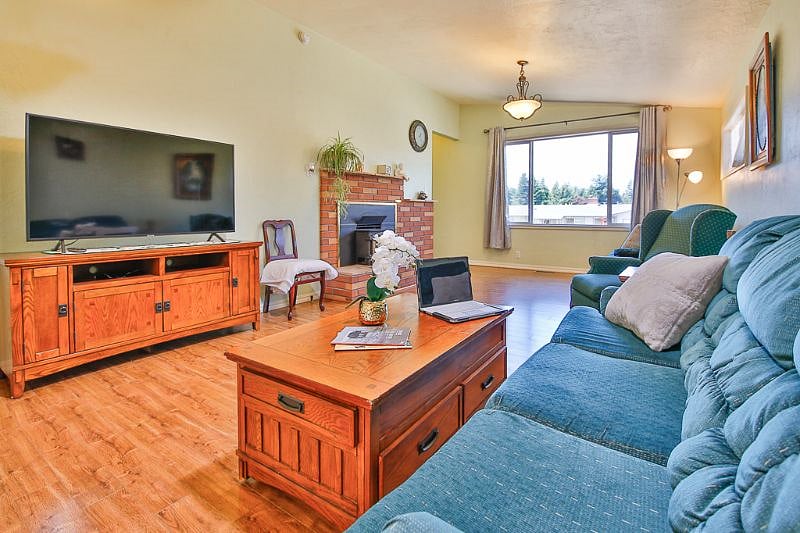 Living room with large screen smart TV and lots of comfortable seating!