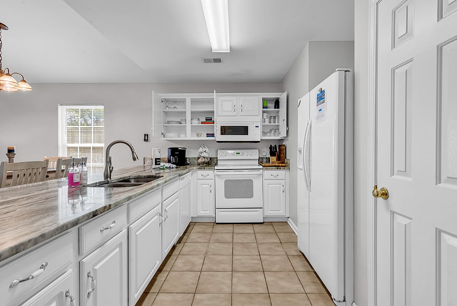Dishes and glassware provided