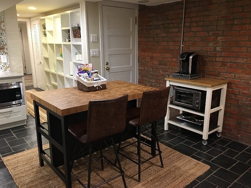 Kitchen island eating space