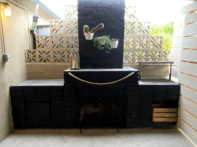 Outdoor fireplace