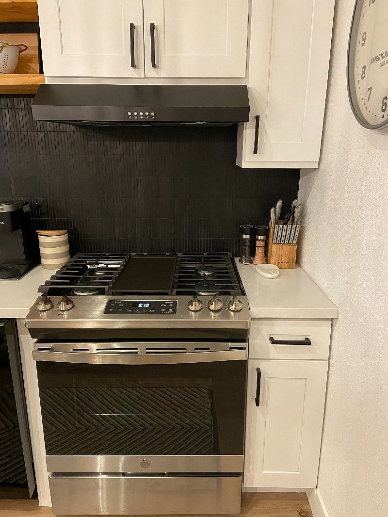 Stainless steel stovetop with griddle & oven 