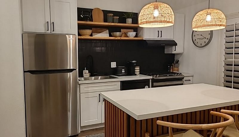 Full kitchen