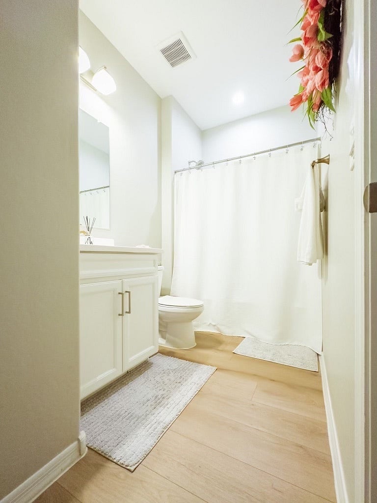 Private full bathroom 