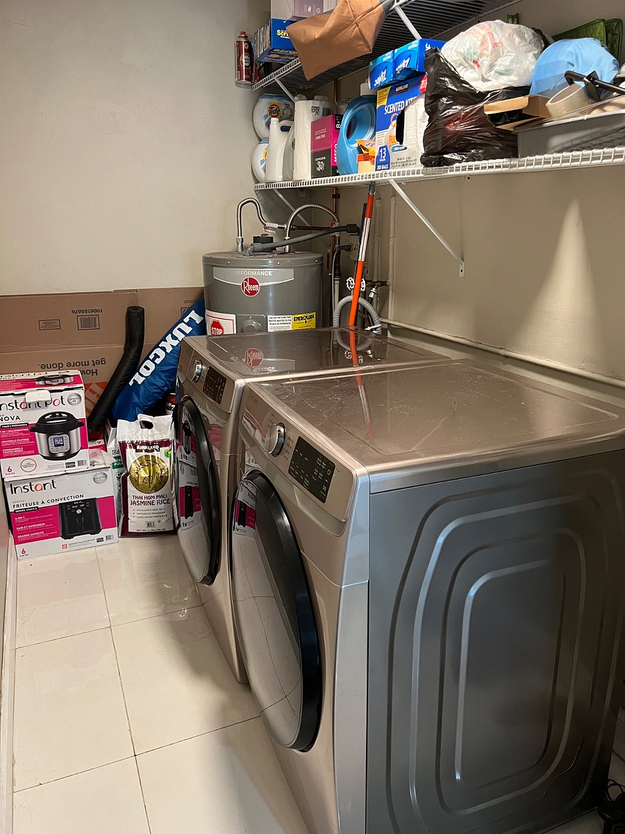 Laundry room with washer/dryer