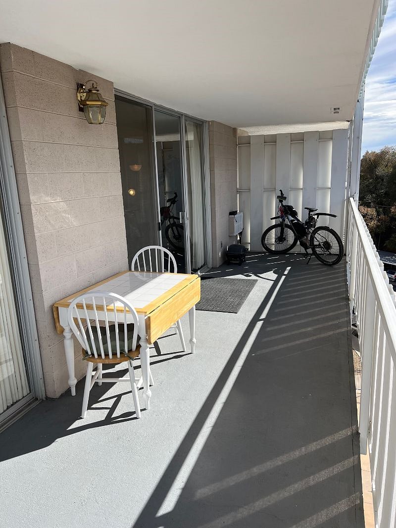 Balcony Dining !