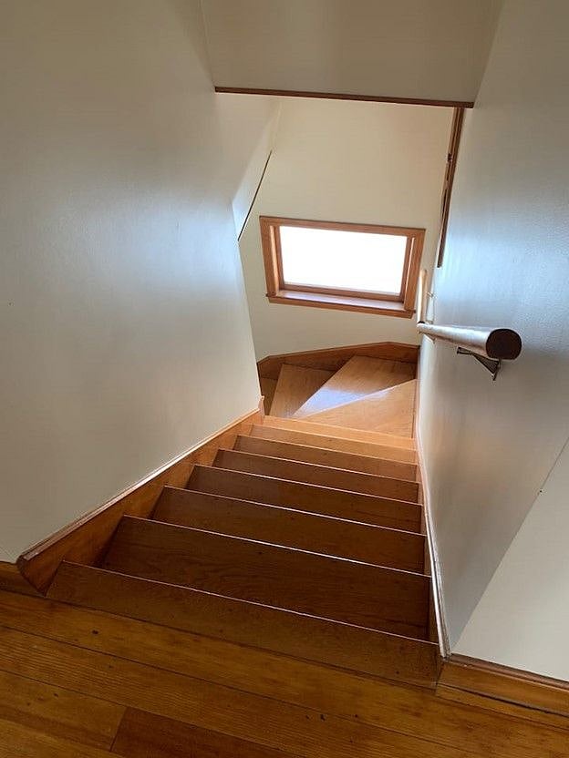 Spacious & sunny second floor unit
