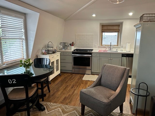 Furnished Finder property 539010_1 photo 6