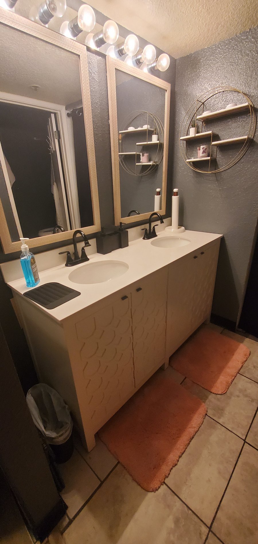 DUAL MASTER VANITY:
Cleaning Supplies
Bath Supplies
Foot Bath Spa
Blow Dryer