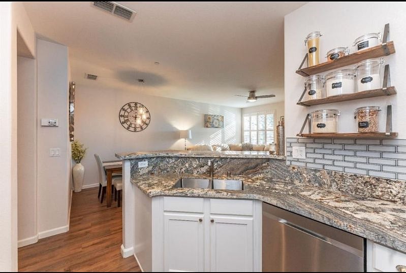Furnished Finder property 539233_1 photo 3