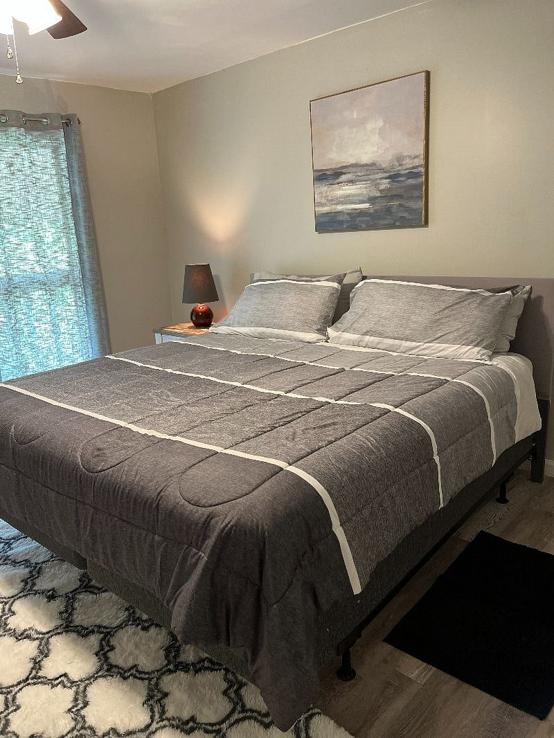 Master Bedroom King Bed with Roku TV