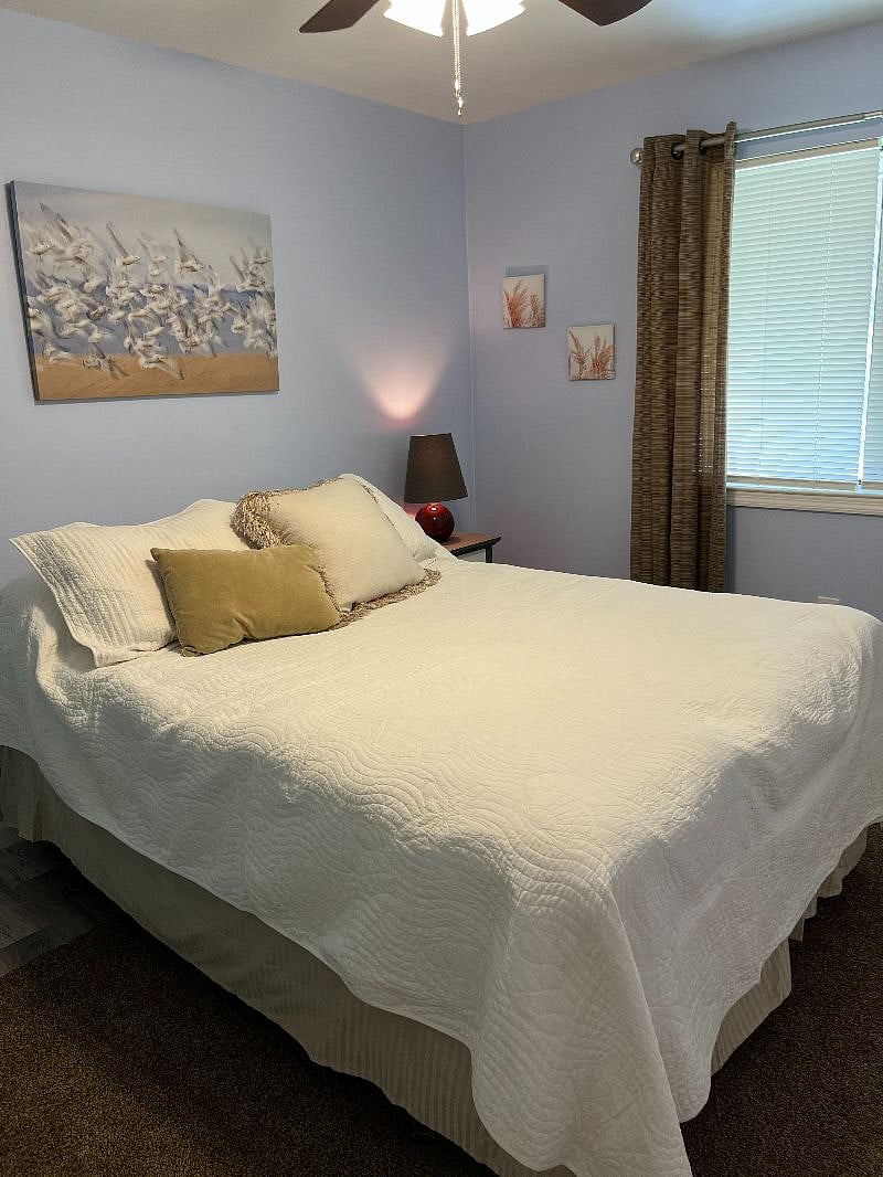 Extra Bedroom with walk in closet- Queen sized bed
