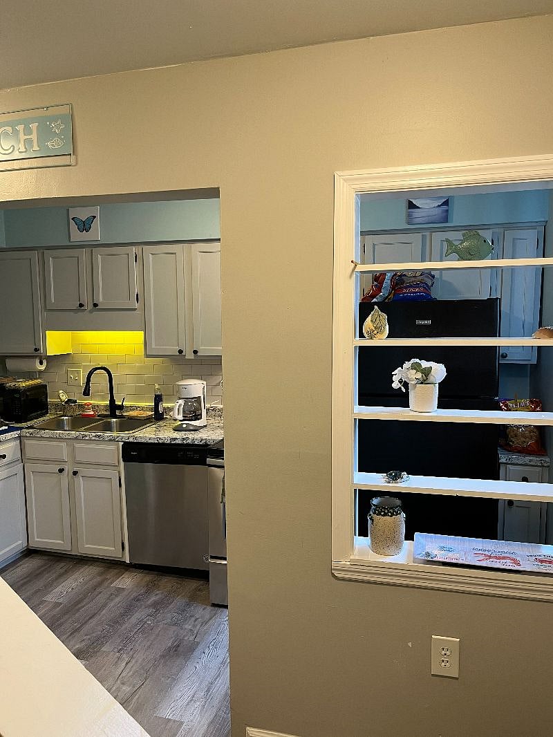 Entry to kitchen