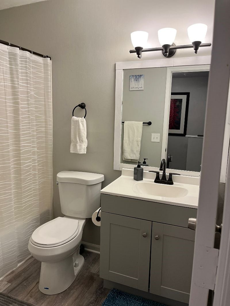 Main Bathroom upstairs. Bathtub and Shower