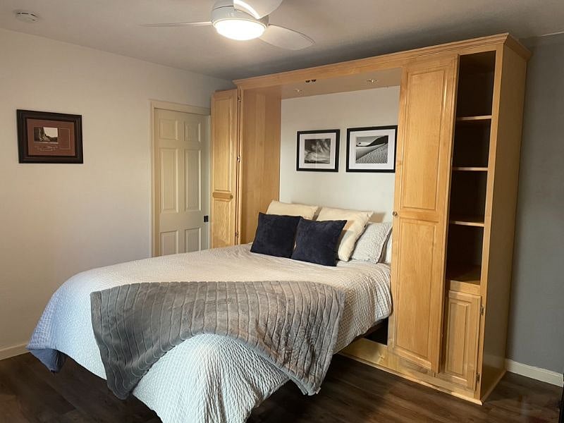 First Floor Bedroom (Queen Size bed) with Walk In closet