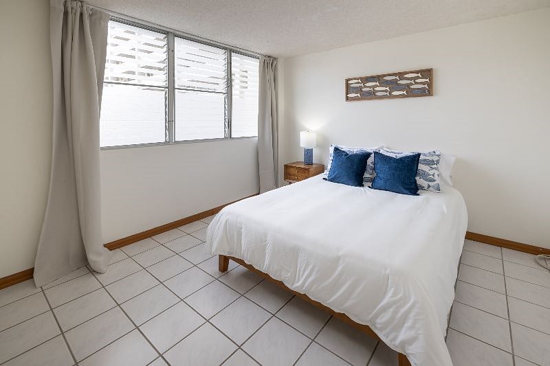 Bedroom 2 with Queen bed