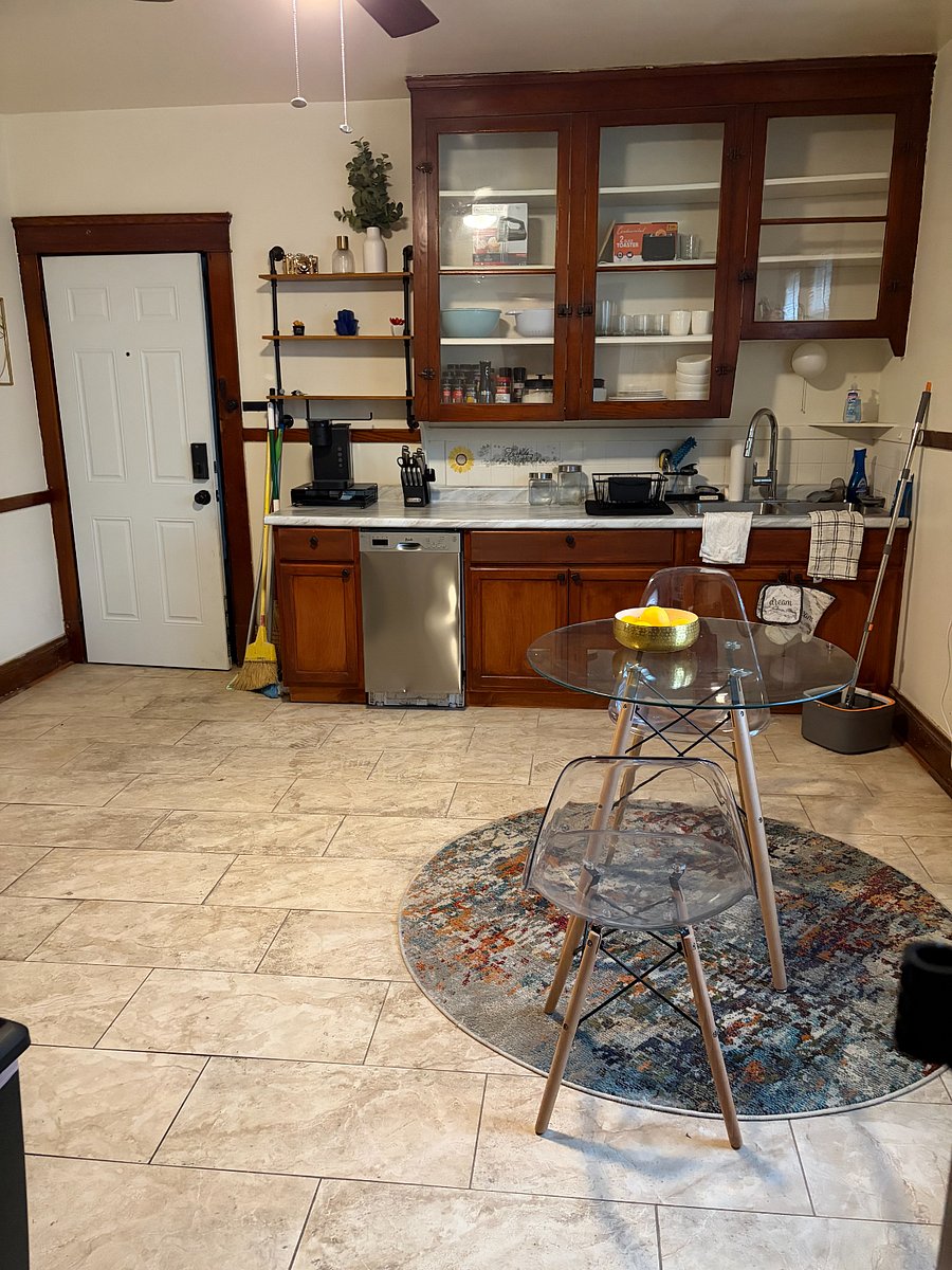 Kitchen-Keurig and diswasher available for use.