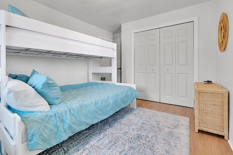 Queen bottom bed, Twin XL top bunk, and a twin daybed. Also a large bureau in the oversized closet!