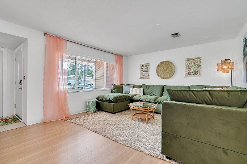 Furnished Finder property 539528_1 photo 3