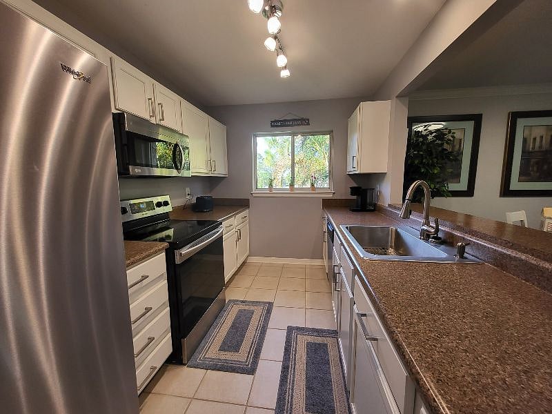 Fully stocked kitchen for cooking