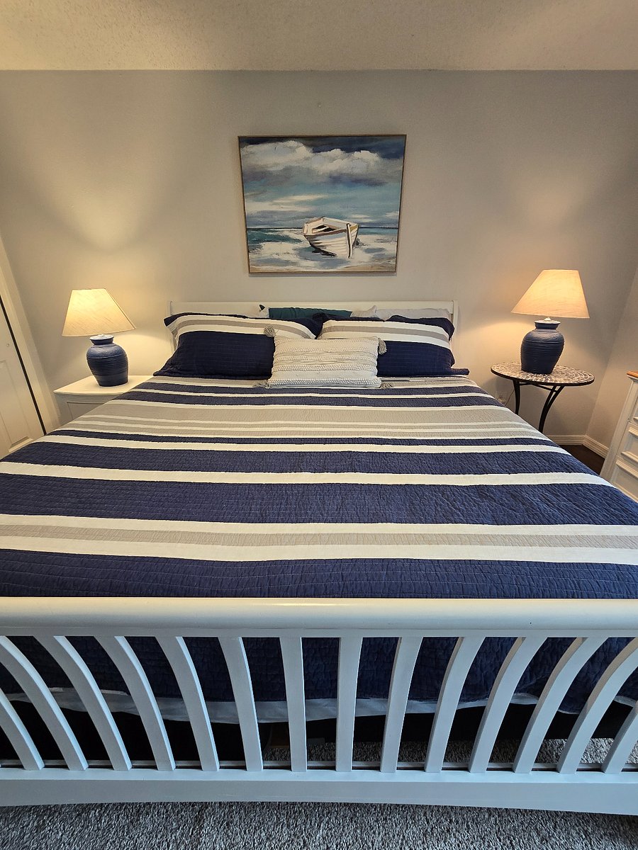 Sleep like a Baby in the King Size Bed - wake up to pool views