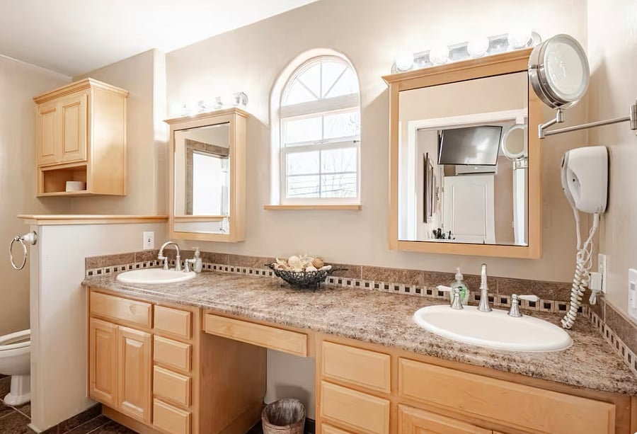 Master bathroom 
