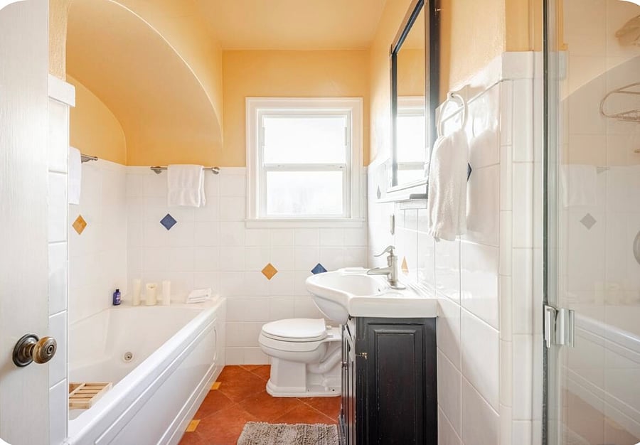 Bathroom with jacuzzi tub