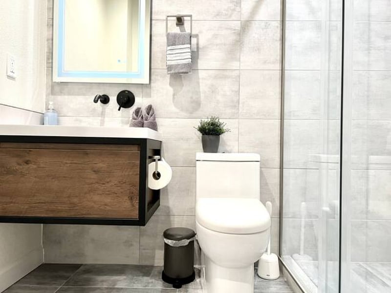 Bedroom #2 en-suite bathroom