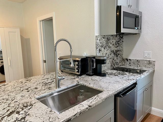 Furnished Finder property 539806_1 photo 2