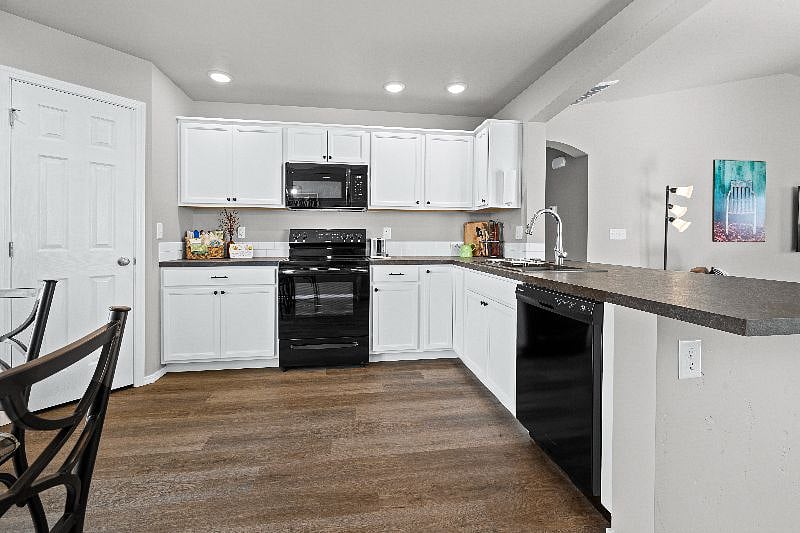 Full kitchen with all the goods! Everything you need for cooking, baking and enjoying meals
