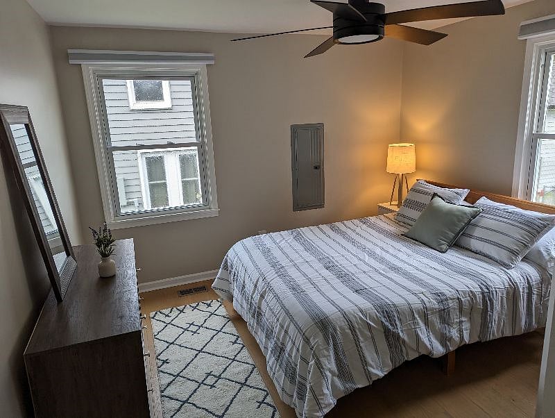 Guest bedroom/ 2nd bedroom