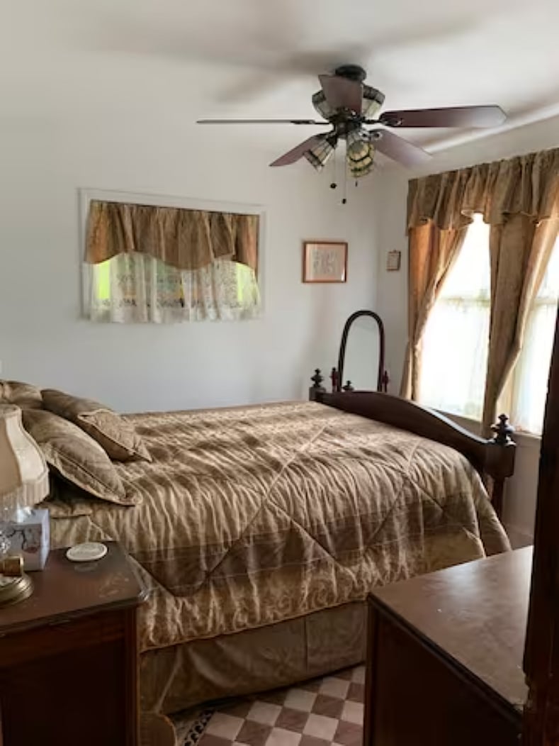 Bedroom with Queen Bed