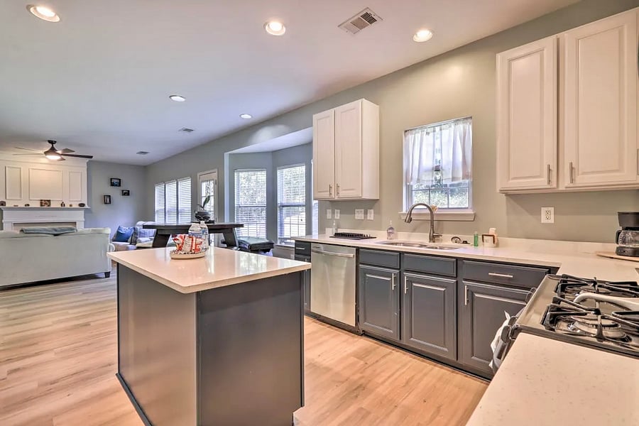 Open floor plan kitchen/family room #1