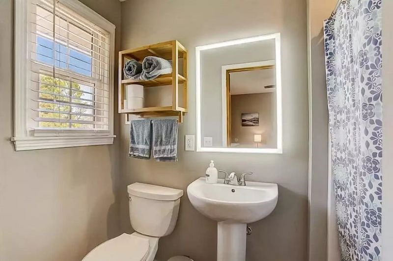 Primary bedroom full bath with shower