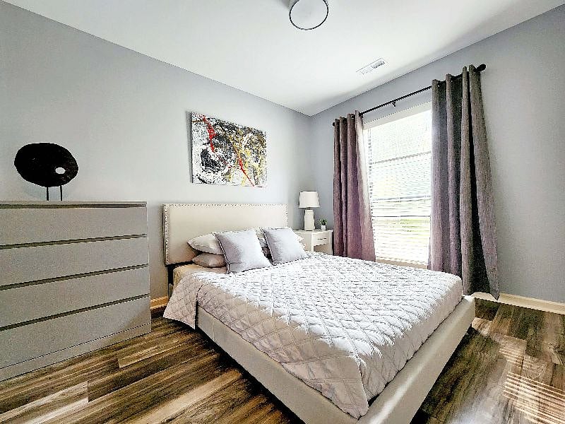 2nd bedroom with queen-size mattress.