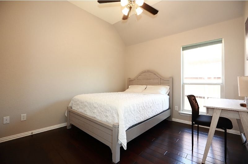 3rd bedroom (Queen bed)