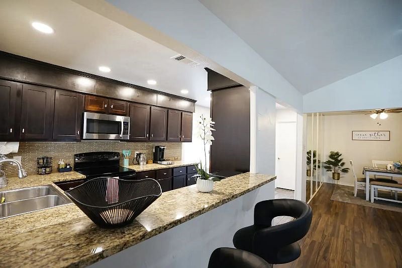 Furnished Finder property 540792_1 photo 16