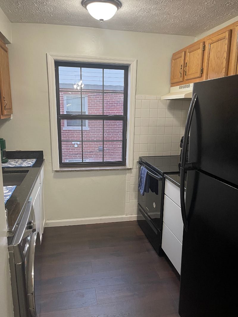 Remodeled kitchen, granite countertops 3/12/26
